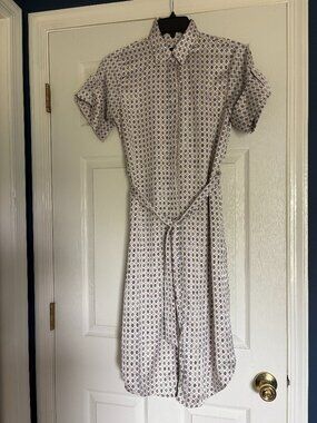 Like New Ann Taylor White, Black, Gold  Belted Dress Size 2 Petite